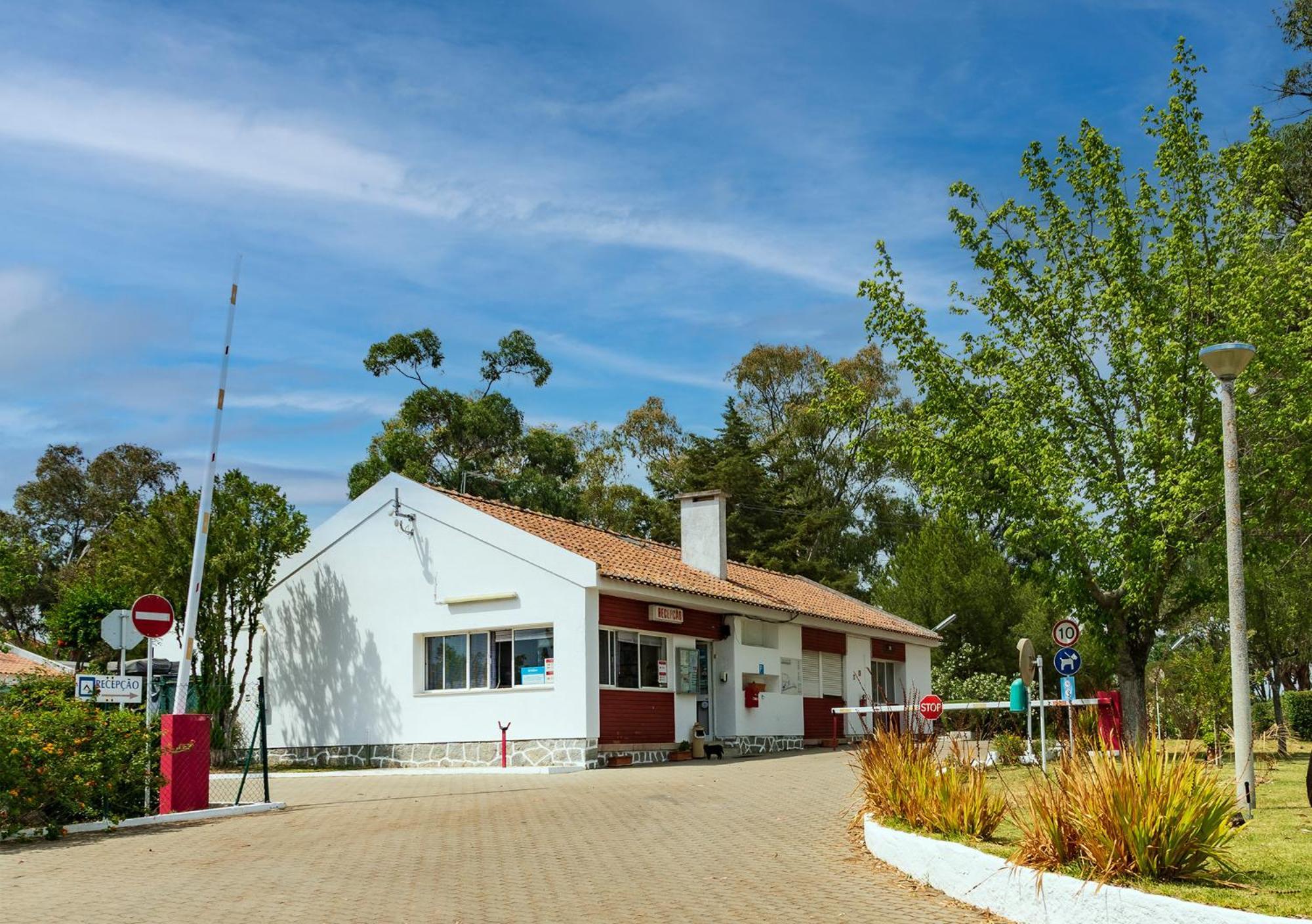Отель Parque De Campismo Orbitur Эвора Экстерьер фото